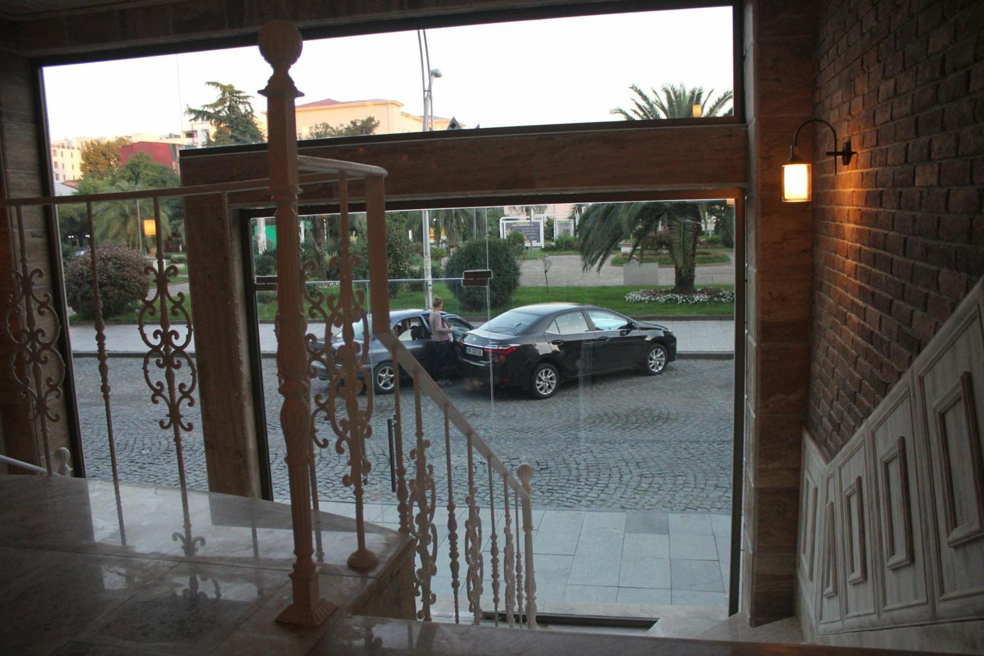 Melini Boutique Hotel บาทูมิ ภายนอก รูปภาพ